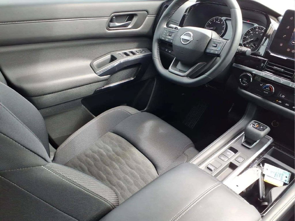 Certified 2026 Nissan Pathfinder SV FWD image 9
