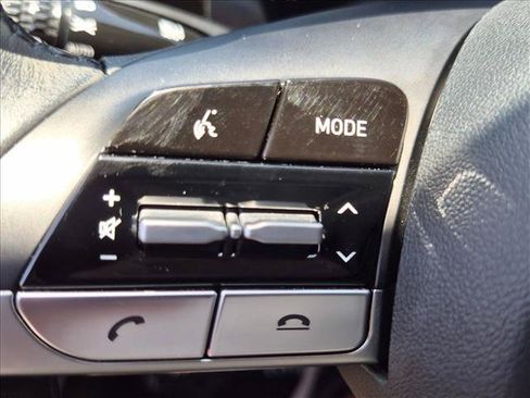 Used 2023 Hyundai Elantra Limited FWD image 12