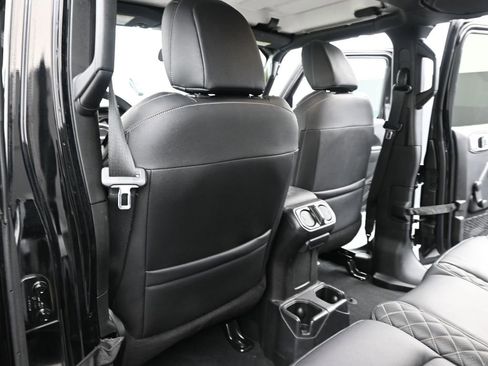 Used 2020 Jeep Wrangler Unlimited Willys image 24