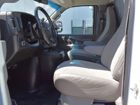 Used 2022 Chevrolet Express 3500 Extended w/ Driver Convenience Package RWD image 16