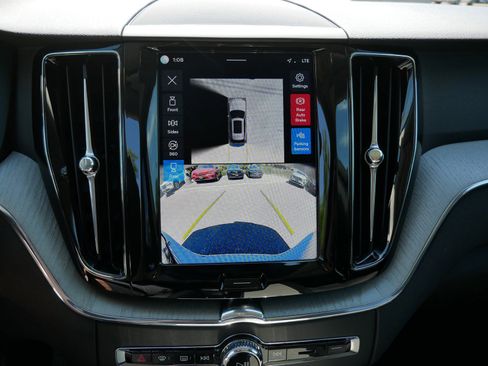 Certified 2025 Volvo XC60 B5 Plus AWD/4WD image 19