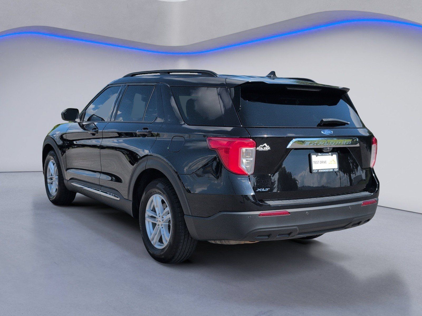 Used 2023 Ford Explorer XLT RWD image 3