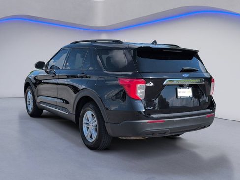 Used 2023 Ford Explorer XLT RWD image 3