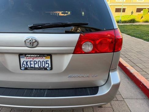 Used 2010 Toyota Sienna LE FWD image 15