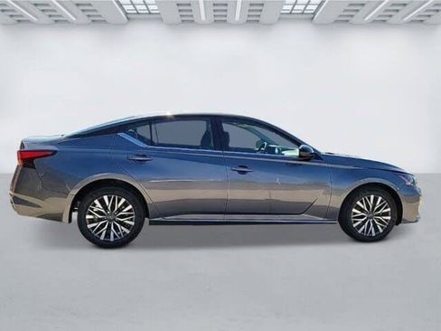 New 2026 Nissan Altima 2.5 SV FWD image 19