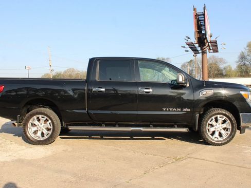Used 2017 Nissan Titan SV image 6