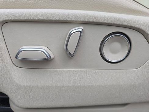 Used 2021 GMC Yukon Denali w/ Denali Premium Package image 30