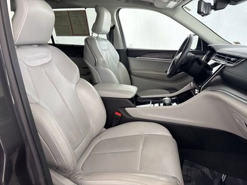 Used 2021 Jeep Grand Cherokee L Overland w/ Luxury Tech Group IV AWD/4WD image 21
