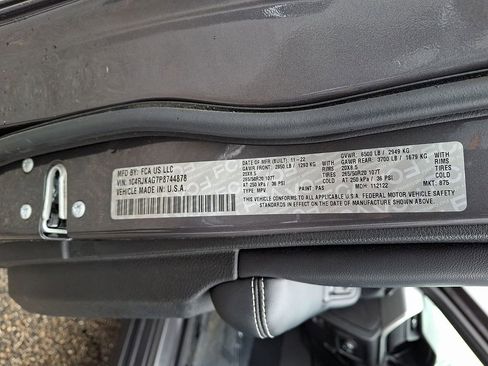 Used 2023 Jeep Grand Cherokee L Laredo image 28