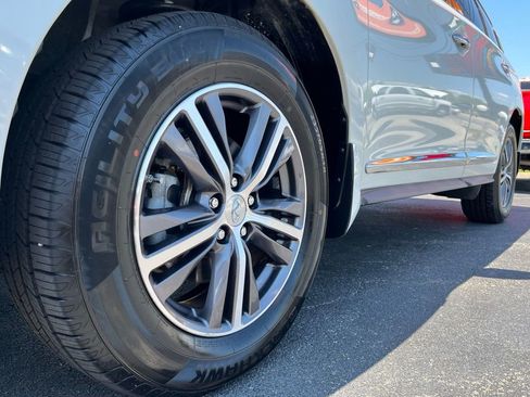 Used 2019 INFINITI QX60 Luxe w/ Essential Package FWD image 11