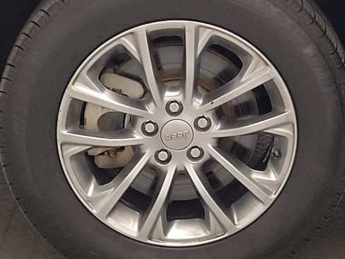 Used 2021 Jeep Cherokee Latitude Plus FWD image 31