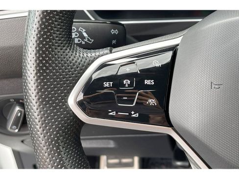 Used 2023 Volkswagen Tiguan SE R-Line FWD image 36