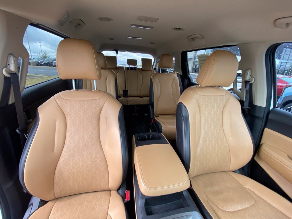 Certified 2024 Kia Carnival LX FWD image 29