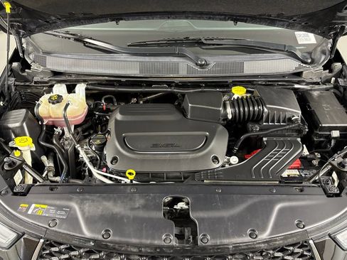 Used 2023 Chrysler Pacifica Touring-L FWD image 45