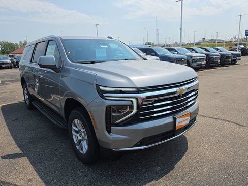 New 2026 Chevrolet Suburban LT w/ Comfort Package AWD/4WD image 2