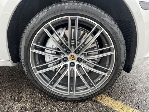 Used 2020 Porsche Macan Turbo image 26