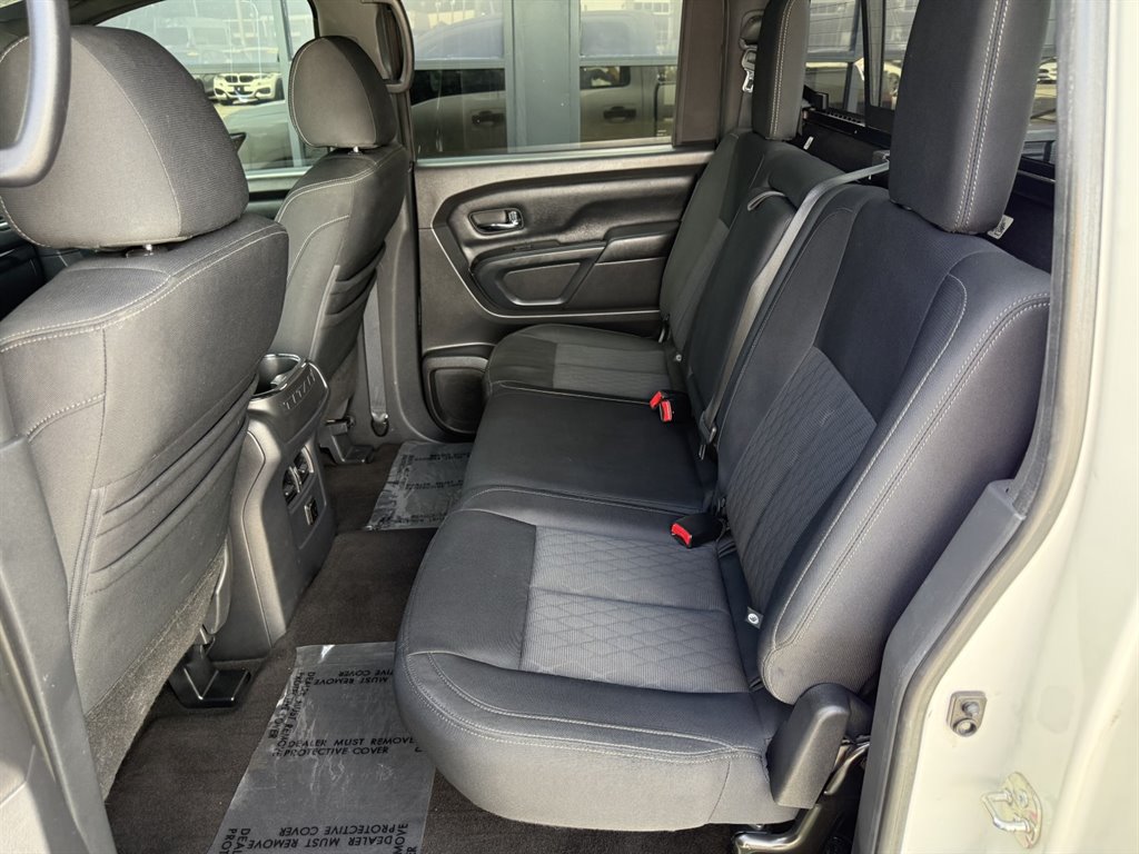 Used 2018 Nissan Titan SV w/ SV Convenience Package AWD/4WD image 14