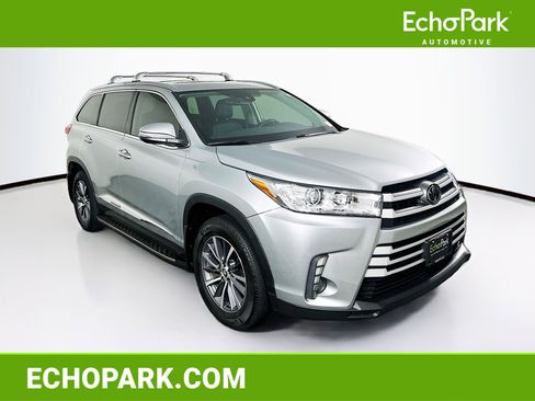 Used 2019 Toyota Highlander XLE FWD image 1