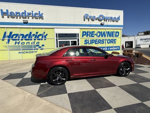 Used 2023 Chrysler 300 Touring L w/ Popular Equipment Group image 9