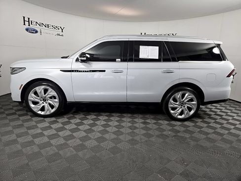 Certified 2025 Lincoln Navigator Black Label AWD/4WD image 8