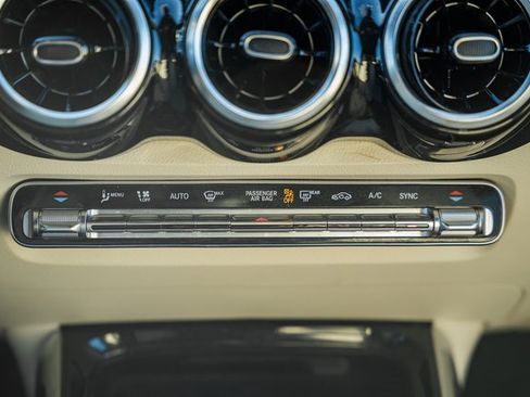 Used 2021 Mercedes-Benz GLB 250 GLB 250 w/ Premium Package image 24