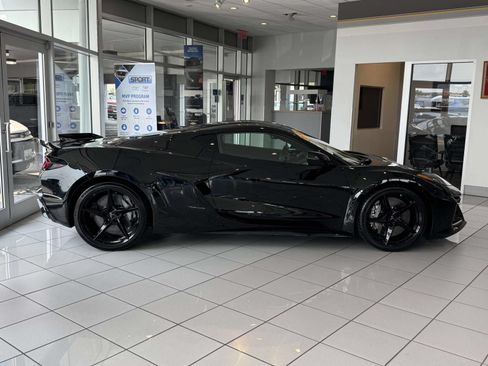 Used 2025 Chevrolet Corvette E-Ray AWD/4WD image 30