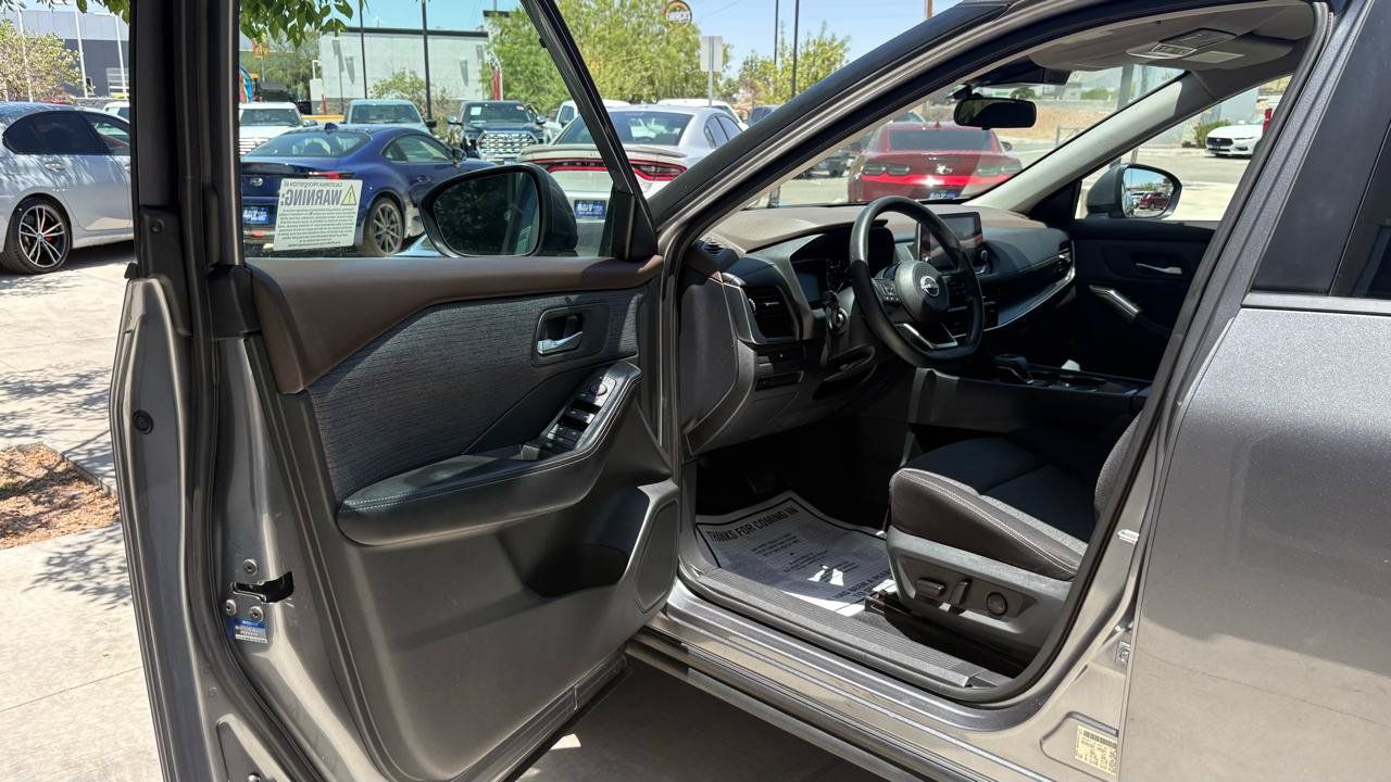 Used 2022 Nissan Rogue SV FWD image 15