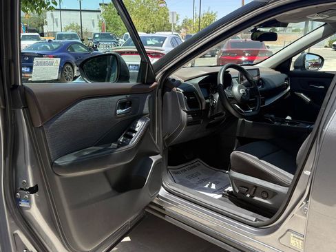 Used 2022 Nissan Rogue SV FWD image 15