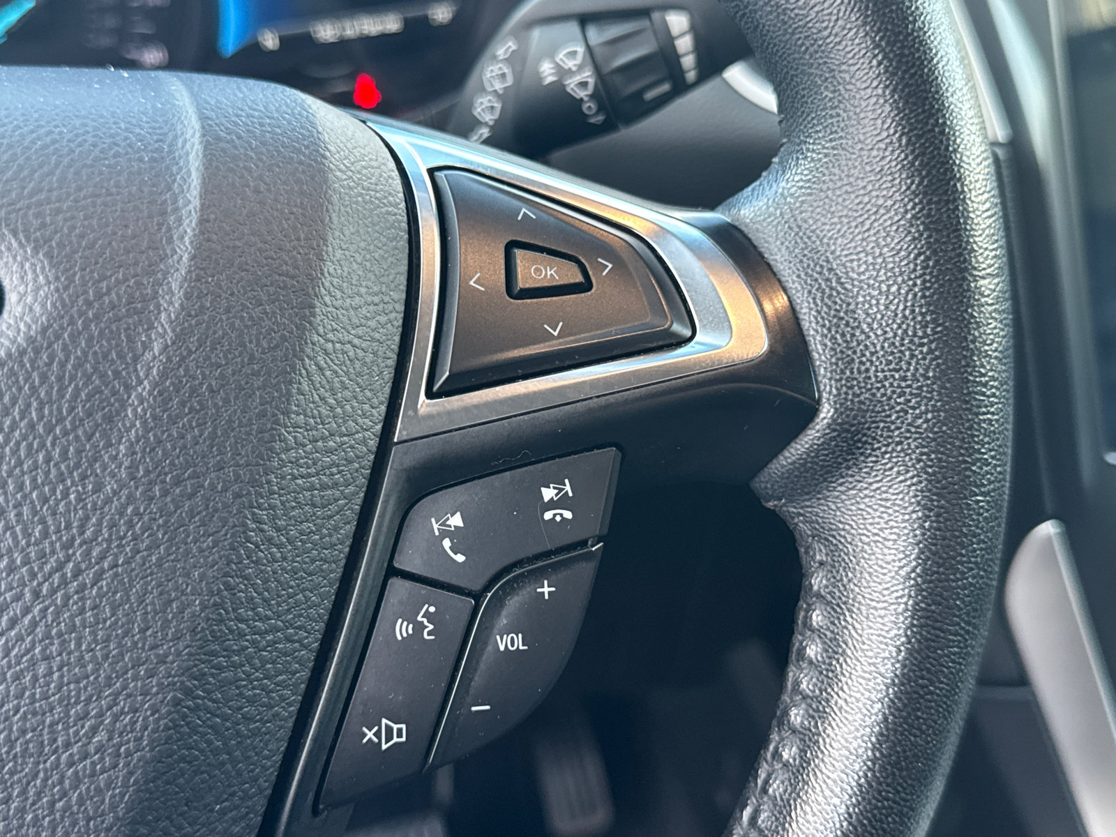 Used 2024 Ford Edge SEL AWD/4WD image 32