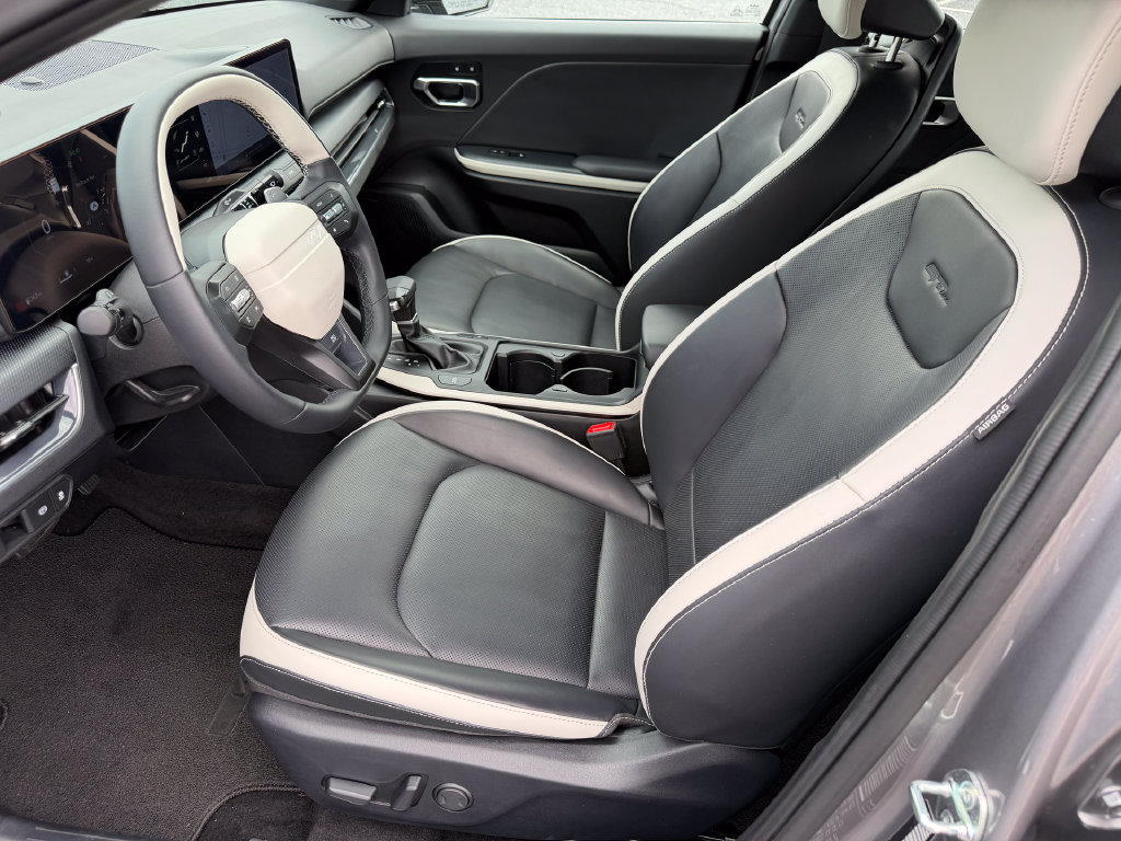 Used 2025 Kia K4 GT-Line w/ GT-Line Premium Package FWD image 3