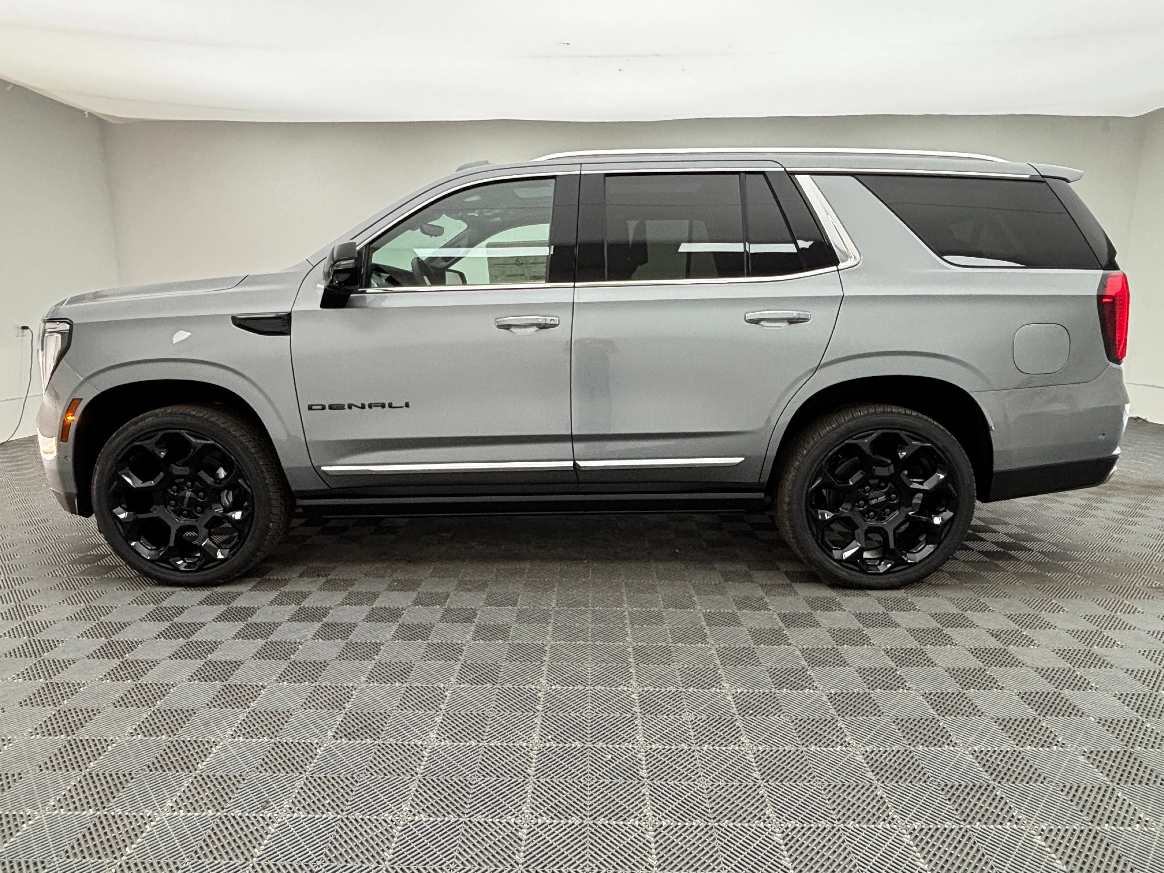 New 2026 GMC Yukon Denali w/ Denali Reserve Package AWD/4WD image 17