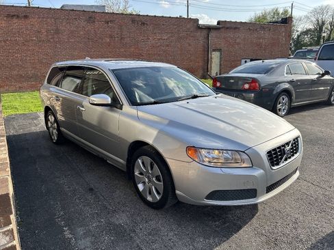 Used 2008 Volvo V70 FWD image 5