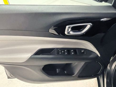 Used 2022 Jeep Compass Limited image 18