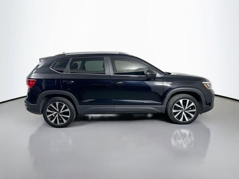 Certified 2022 Volkswagen Taos SE w/ Panoramic Sunroof Package image 4