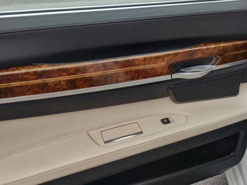 Used 2014 BMW 740Li image 38