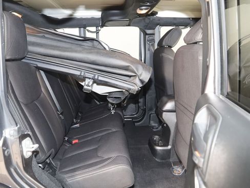 Used 2016 Jeep Wrangler Unlimited Sahara w/ Dual Top Group AWD/4WD image 12