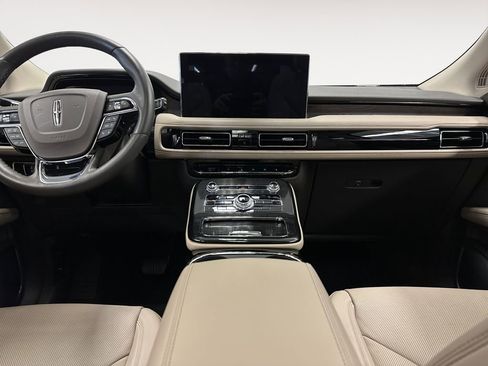 Used 2022 Lincoln Nautilus Reserve w/ Luxury Package image 11