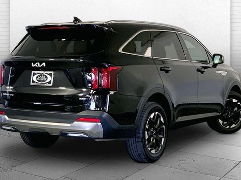 Certified 2024 Kia Sorento S image 13