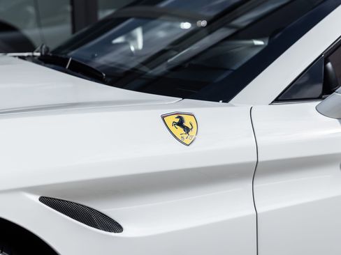 Used 2015 Ferrari California T RWD image 17