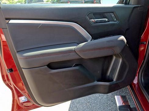 Used 2025 Chevrolet Colorado Z71 AWD/4WD image 12