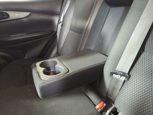 Used 2018 Nissan Rogue Sport S image 32