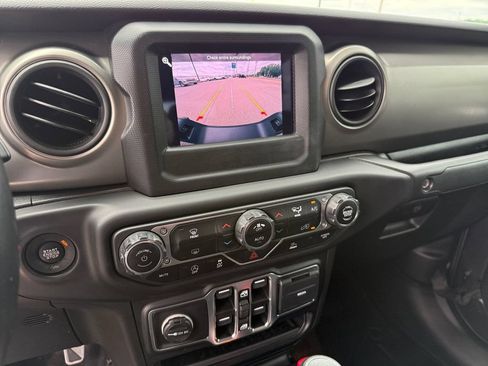 Used 2021 Jeep Gladiator Sport AWD/4WD image 18