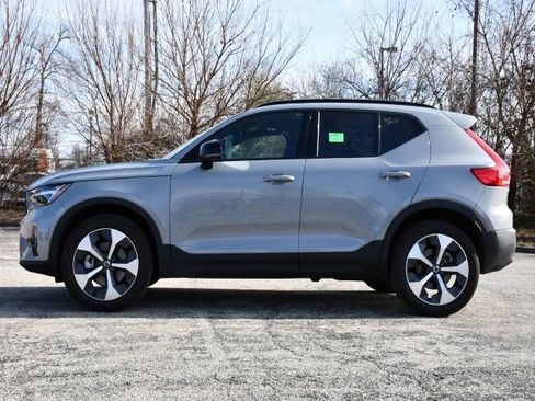 Used 2025 Volvo XC40 B5 Plus image 4