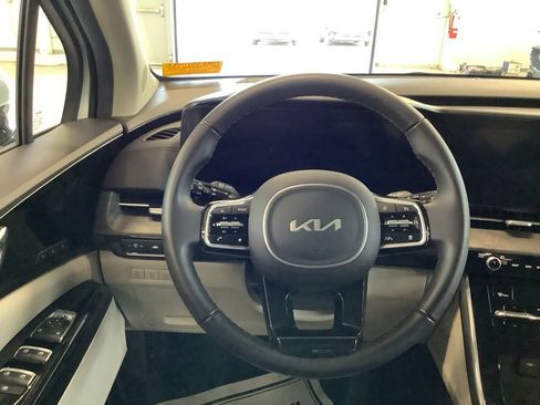 Certified 2024 Kia Carnival SX FWD image 7