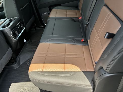 Used 2024 Chevrolet Silverado 2500 High Country w/ High Country Premium Package AWD/4WD image 16