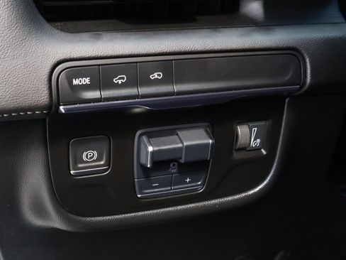 Used 2021 Cadillac Escalade ESV Premium Luxury w/ Driver Assist Tech Package image 32