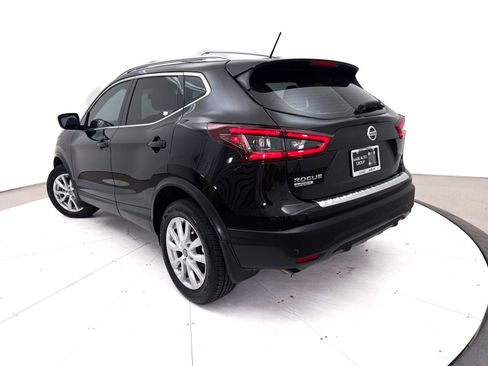Used 2021 Nissan Rogue Sport SV FWD image 2