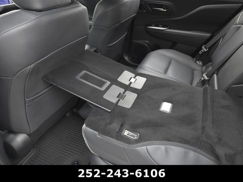 Used 2025 Toyota Crown Signia w/ Advanced Technology Package image 39