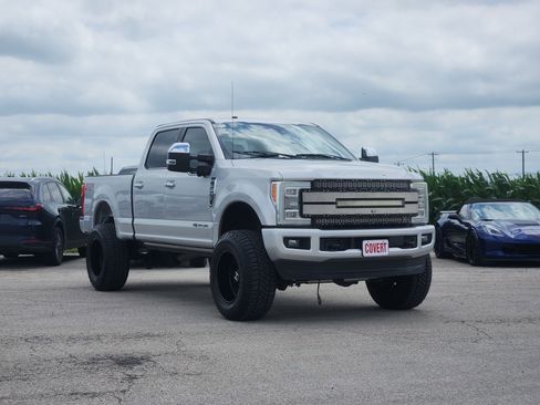 Used 2017 Ford F250 Platinum w/ Platinum Ultimate Package AWD/4WD image 3