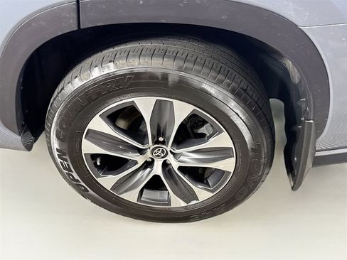 Certified 2022 Toyota Highlander XLE image 25